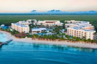 Hyatt Ziva Riviera Cancún: experiencia ancestral a la orilla del mar