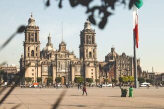Adiós auto, hola metro: el Zócalo de la Ciudad de México será 100% peatonal