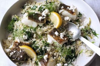 Bacalao con eneldo y arroz con espinacas