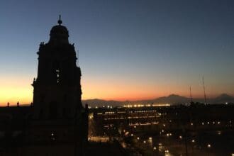 Saborea desde lo alto en Balcón del Zócalo
