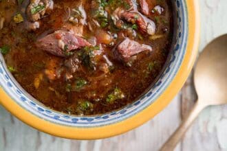 Caldos mexicanos que levantan el espíritu