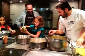 Madres e hijos cocinaron deliciosa experiencia con Food and Travel