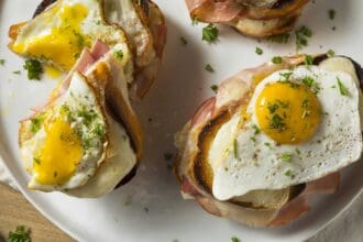 Prepara un croque madame perfecto al estilo del chef Alex Cabral