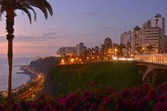 Lima: modernidad y tradición frente al mar