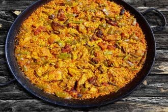 Cocineros mexicanos hacen la mejor paella del mundo