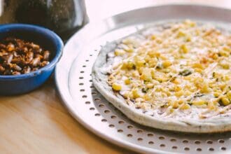 Pixza, la pizzería con alma social y creaciones de masa azul