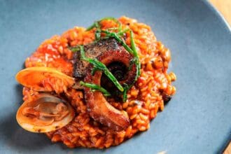 Delicias del mar de Ensenada con champaña Krug