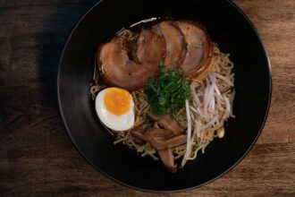 ¿Antojo de ramen? Prueba el de Sōōp Noodle Bar y aprovecha para visitar su speakeasy
