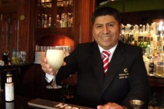 Roberto Meléndez y la exaltación del pisco peruano
