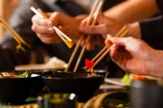 Palillos chinos: saboreando la gastronomía oriental