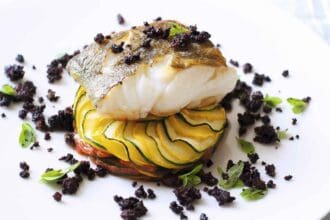 Tumbets de bacalao con butifarra desmenuzada