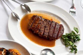 The Capital Grille: el restaurante emblema de Reforma se renueva