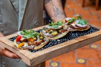 Bencomo estrena carta: jugosos chamorros, tacos de lengua y más