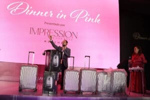 octubre rosa dinner in pink maletas