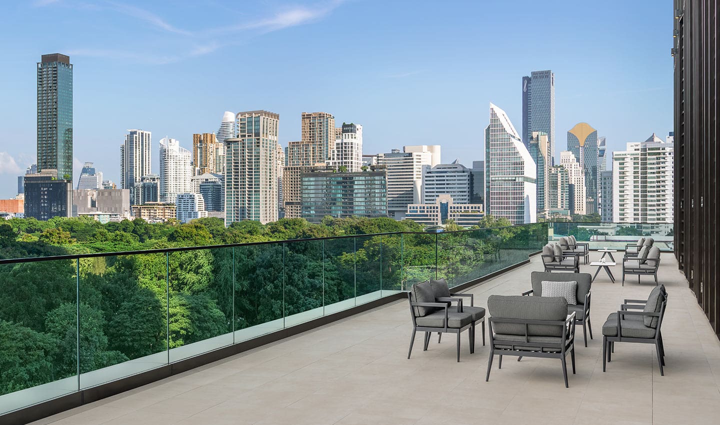 Ritz Carlton Bangkok terrace_pan