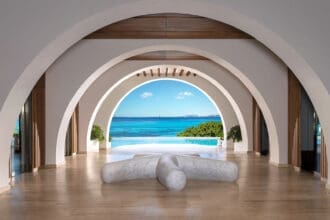 Nada con tiburones en este hotel de lujo en Isla Mujeres