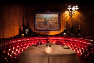 6 restaurantes y bares (más allá de The Strip) que no te puedes perder en Las Vegas