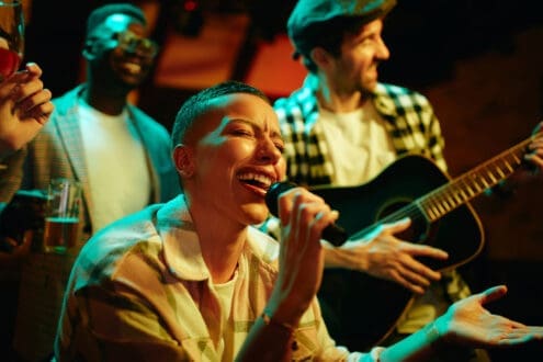 ¡Corazones rotos! Aquí hay bares en CDMX para cantarle al desamor