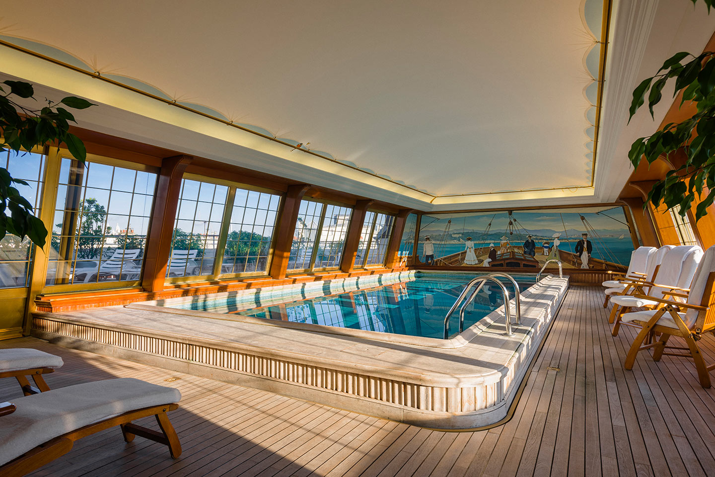 Le_Bristol_París_pool Piscina de lujo