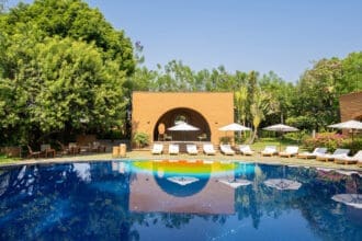 Nada en una de las albercas más bonitas de México en este hotel wellness a hora y media de CDMX