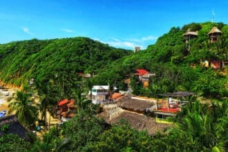 Pueblos Mágicos con playa: comida, cultura y naturaleza en México