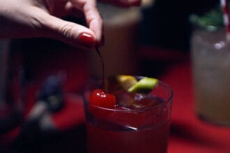 Carmín, el coctel bar de Coyoacán inspirado en el cine de terror