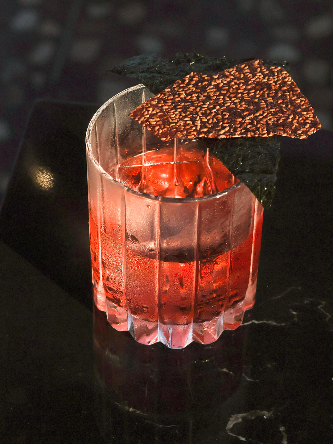 Trago de frambuesa y alga nori