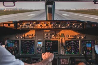 ¿Para qué sirve el modo avión de tu teléfono en los vuelos?