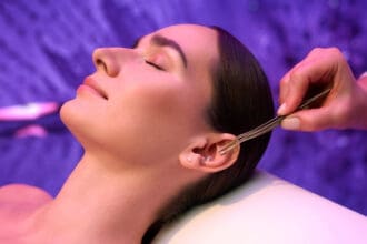 El mejor tratamiento para rejuvenecer el rostro está disponible en un estuche de viaje