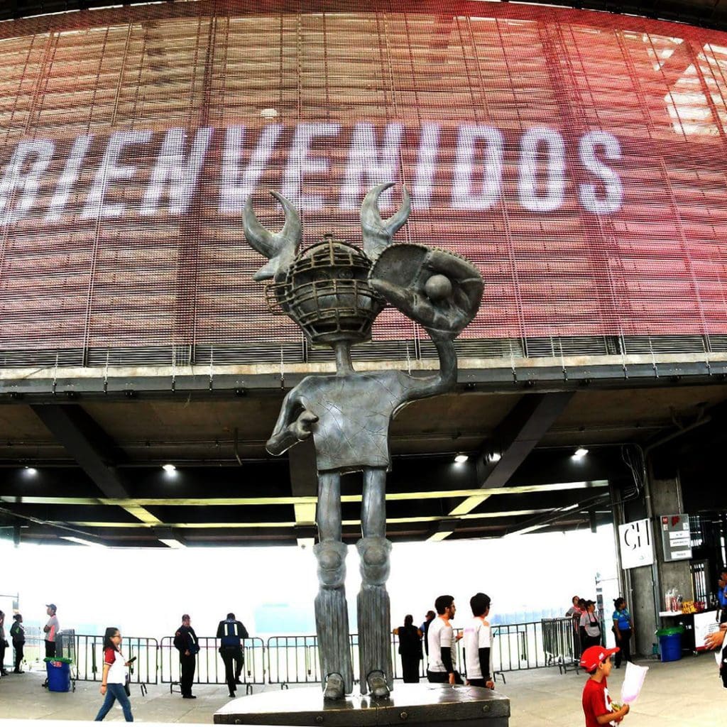 escultura_estadio_Harp_Helú Estadio Alfredo Harp Helú