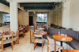 Arma date original con cocteles y comida italiana en Café Arixi