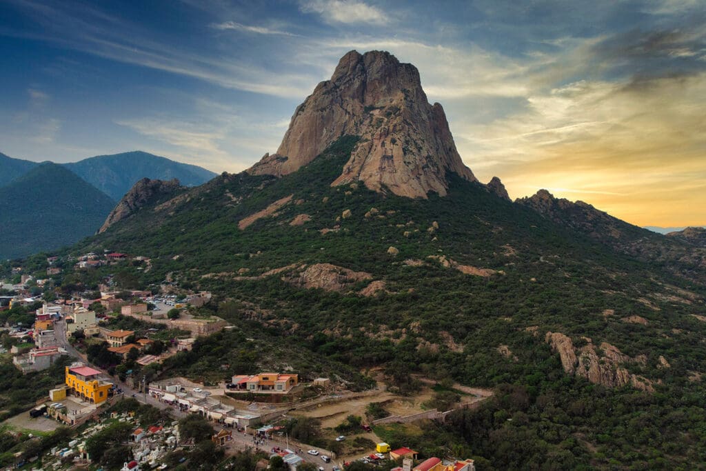 Peña de Bernal, el tercer monolito más grande del mundo