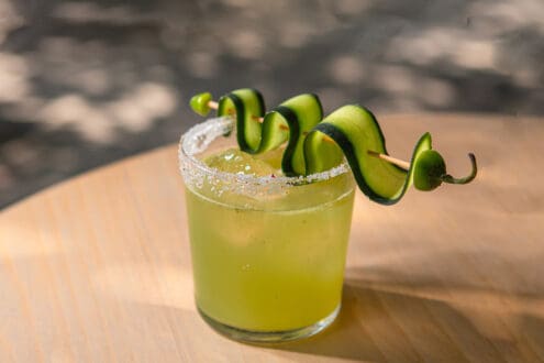 ¿Dónde probar destilados mexicanos? Esta mezcalería en la Roma sirve sotol, bacanora y más