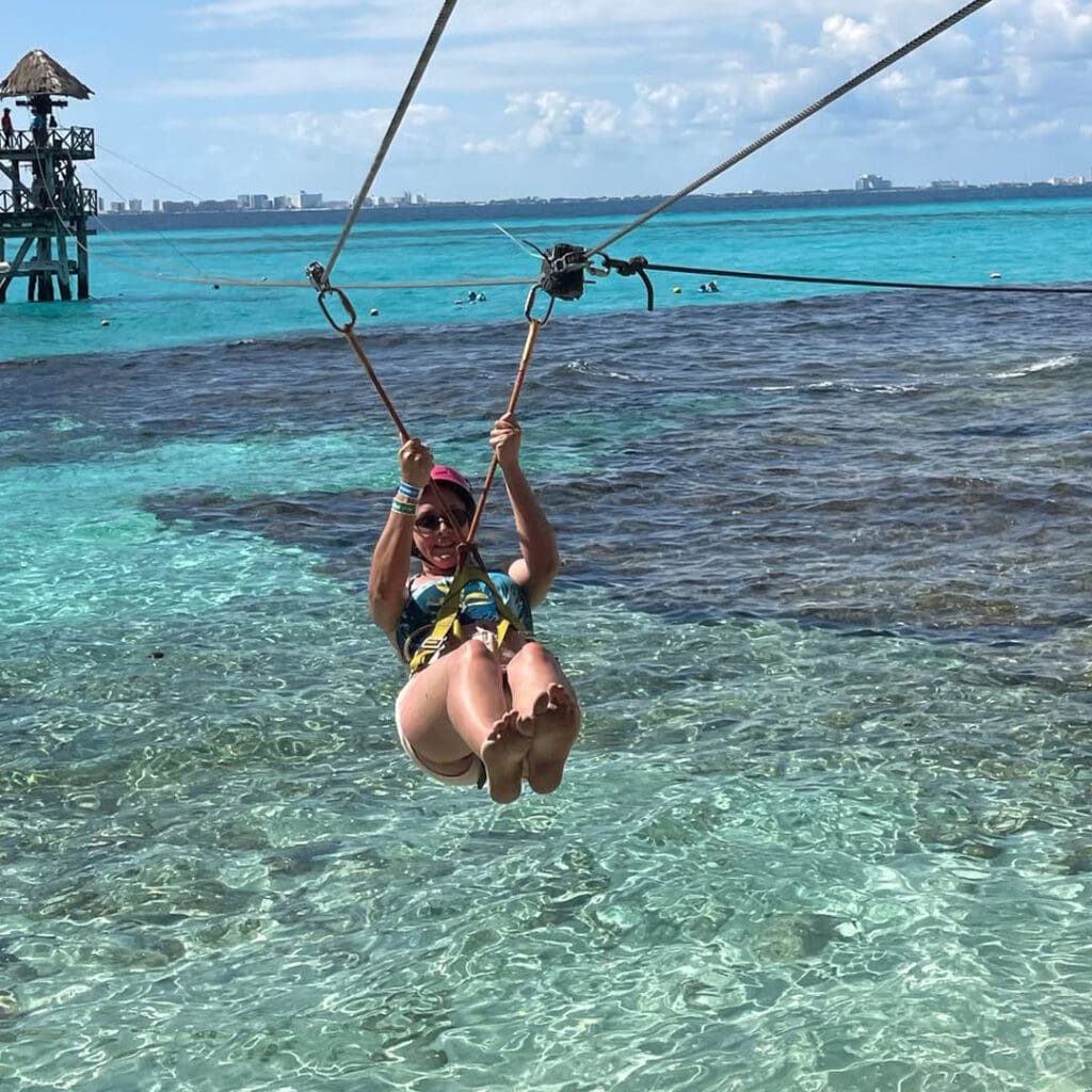 tirolesas sobre agua