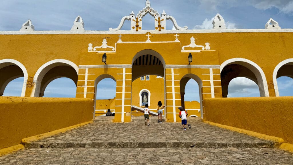 Yucatán con niños: un viaje de verano entre pirámides, cenotes y dinosaurios