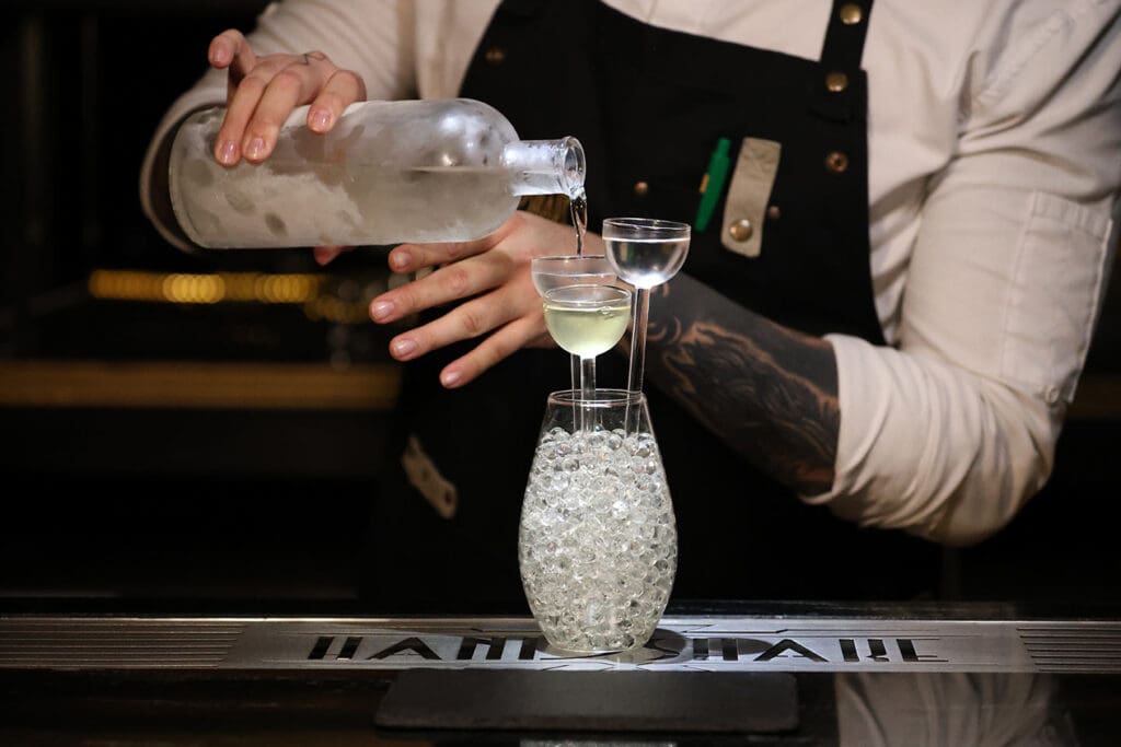 cócteles imperdibles de Handshake Speakeasy