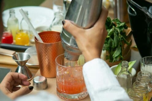 Utensilios para vino y coctelería en casa que sí necesitas