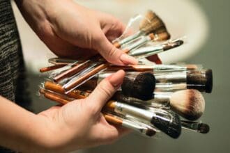 Imprescindibles de viaje: brochas de maquillaje profesionales