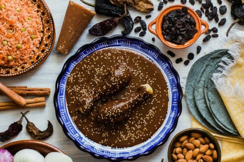 5 curiosidades del mole poblano: su origen y el mejor maridaje