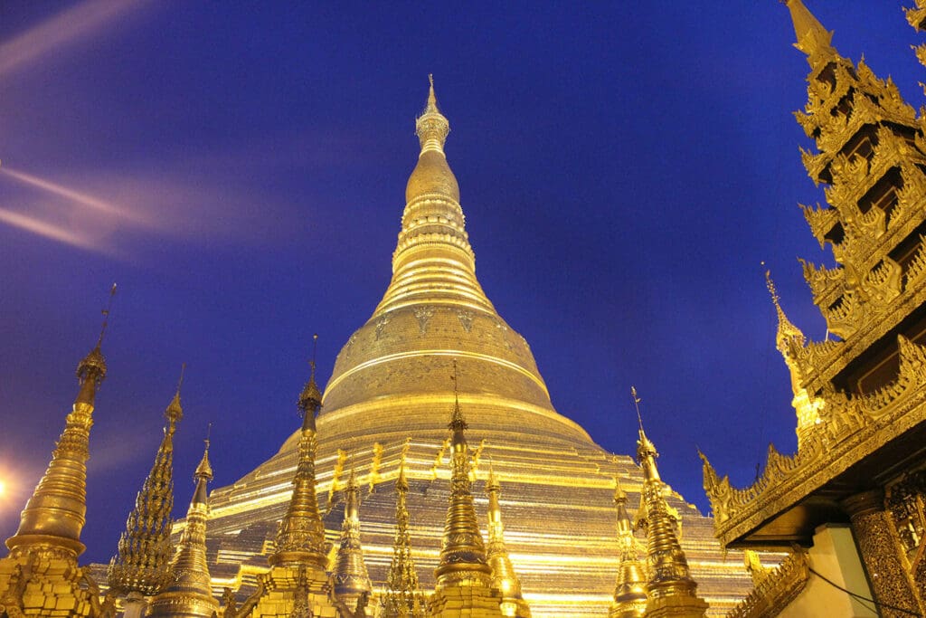 Pagoda Shwedagon, para el Yellow Day 2025