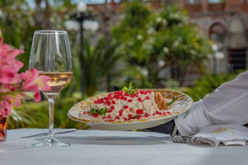 Chile en nogada capeado vs. sin capear: esto opinan los expertos