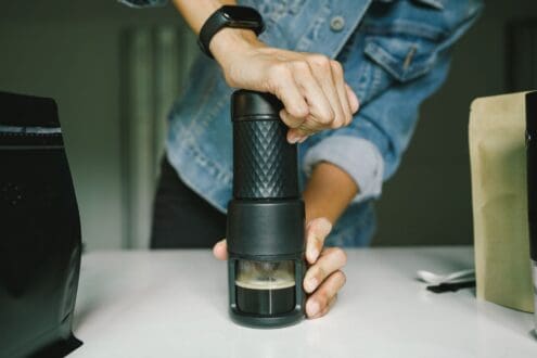Cafeteras portátiles y termos para café: diseño y funcionalidad