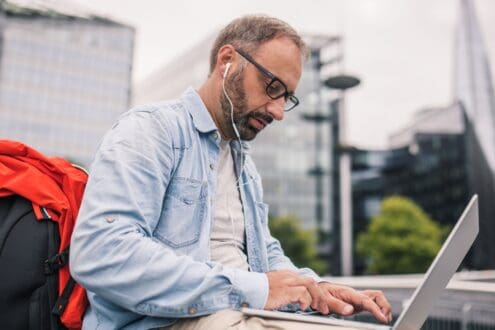 Mochilas elegantes para viajar en ciudad con diseño funcional