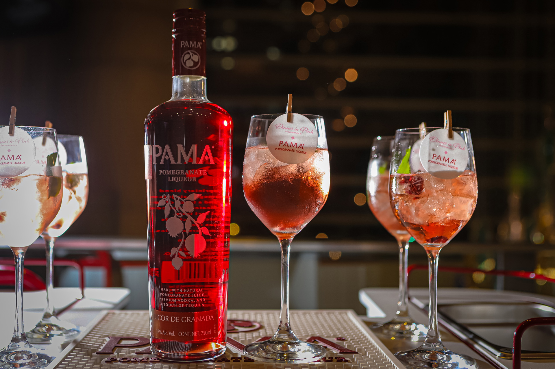 Licor Pama en Dinner in Pink