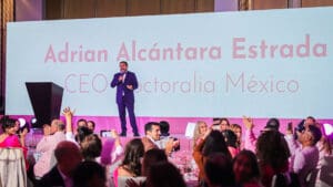Este año, la comunidad médica se unió a Dinner in Pink, llevando la experiencia a un nivel más profundo. Doctoralia México, plataforma líder en conectar pacientes con especialistas de la salud, participó para subrayar la importancia de la prevención como el primer paso en la lucha contra el cáncer de mama.