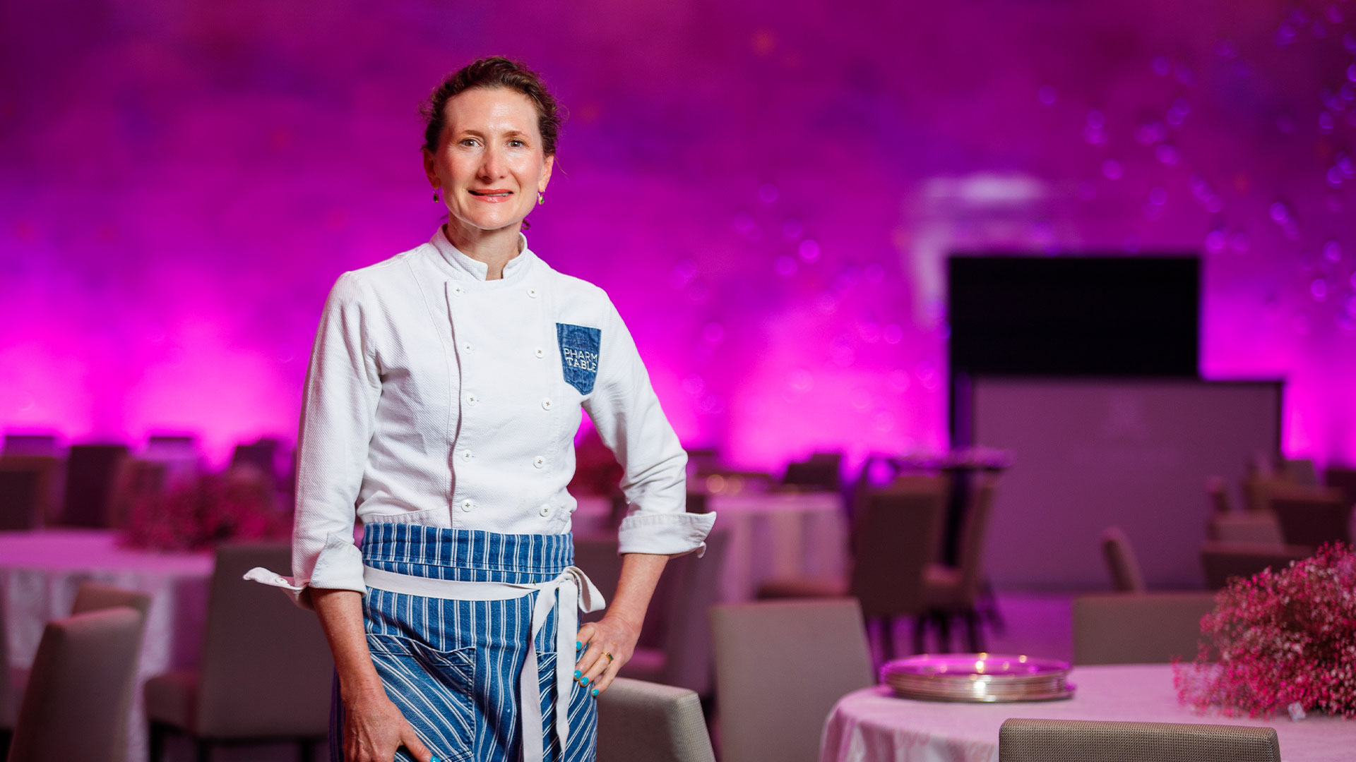 La chef Elizabeth Johnson de Pharm Table, restaurante ubicado en San Antonio, Texas, que promueve la salud a través de la alimentación consciente, presentó un nopal masala chaat con yogurt de nuez de la India, chutney de tamarindo y dátil.