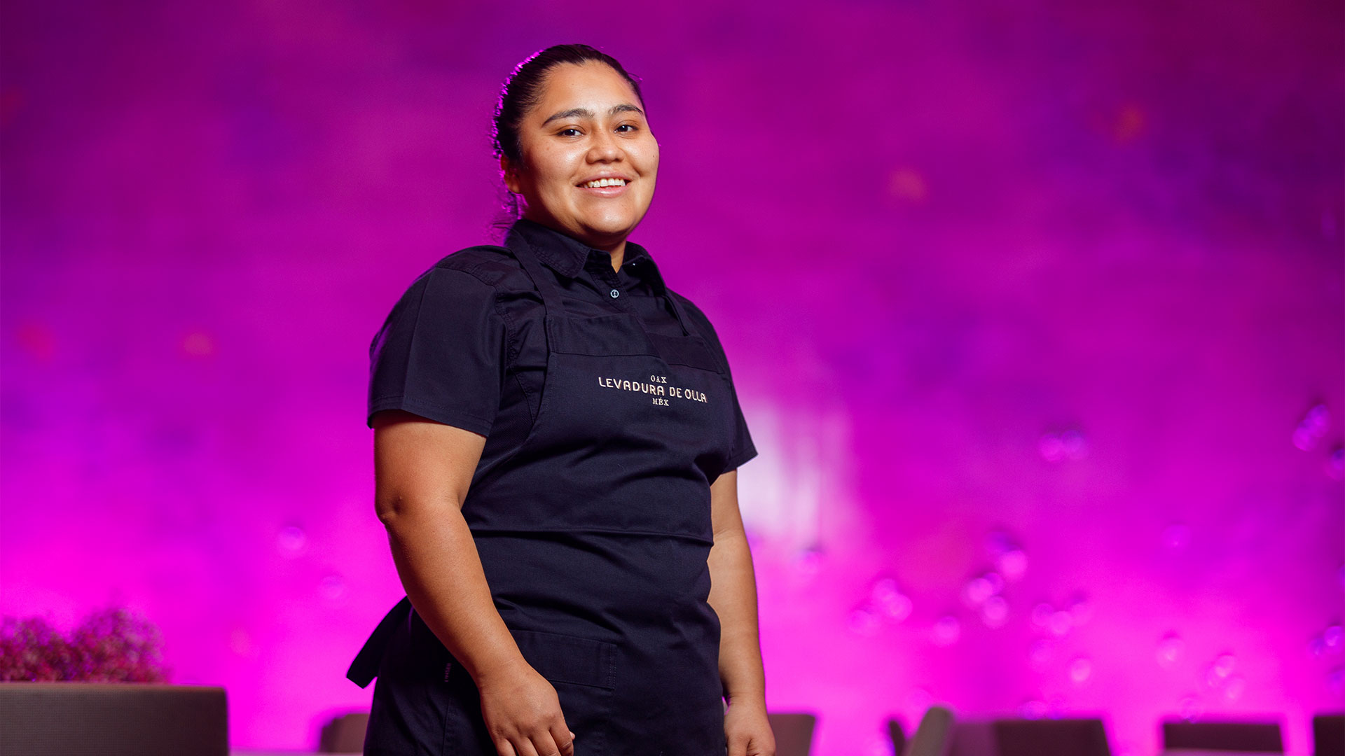 La chef Thalía Barrios de Levadura de Olla, restaurante en la ciudad de Oaxaca con una Estrella Michelin, esta noche rindió homenaje a la cocina oaxaqueña con su tamal enjitomatado.