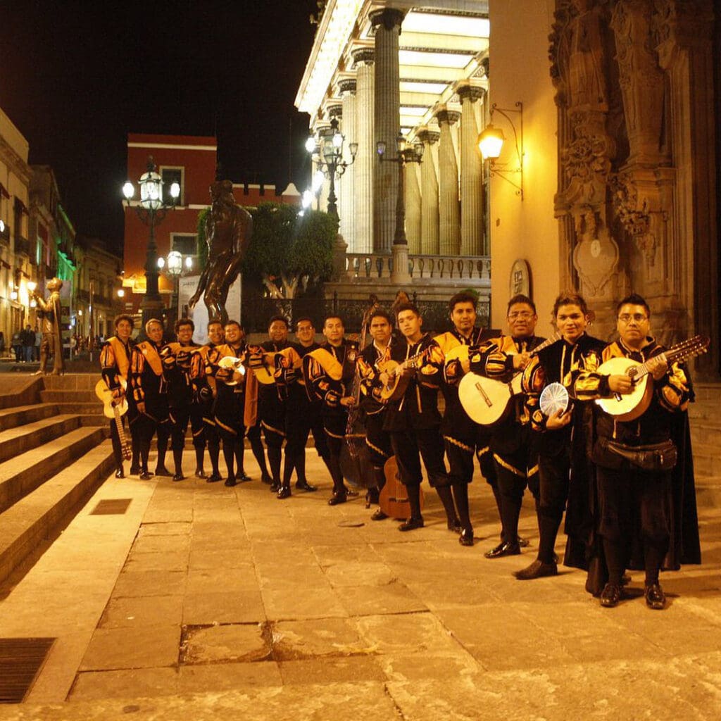 Vida nocturna en Guanajuato: Callejoneadas