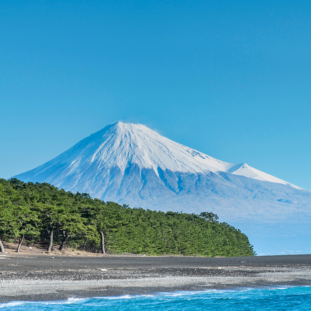 Playas de arena negra cerca del Monte Fuji