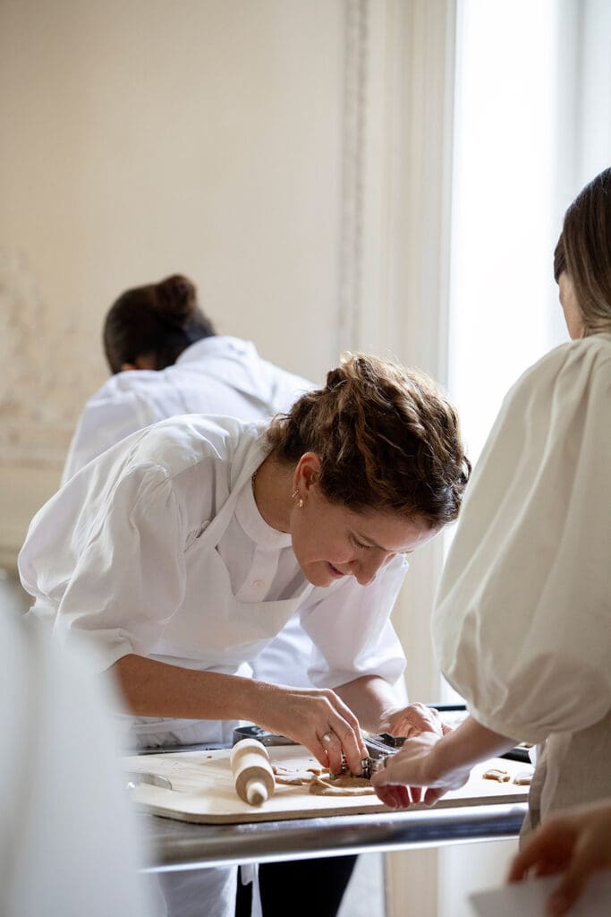 Chef Elena Reygadas en la experiencia de Airbnb Originals